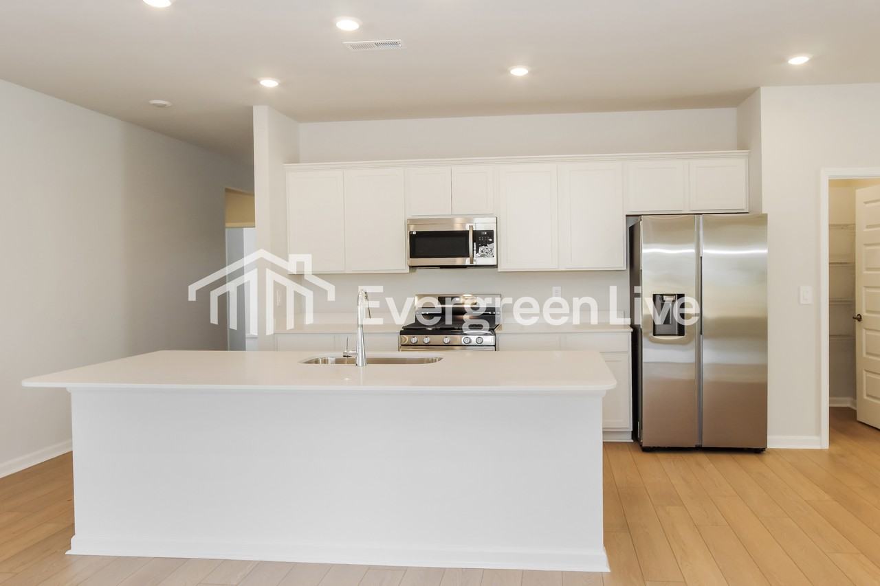 313 Allene Way - Photo 5 of 15