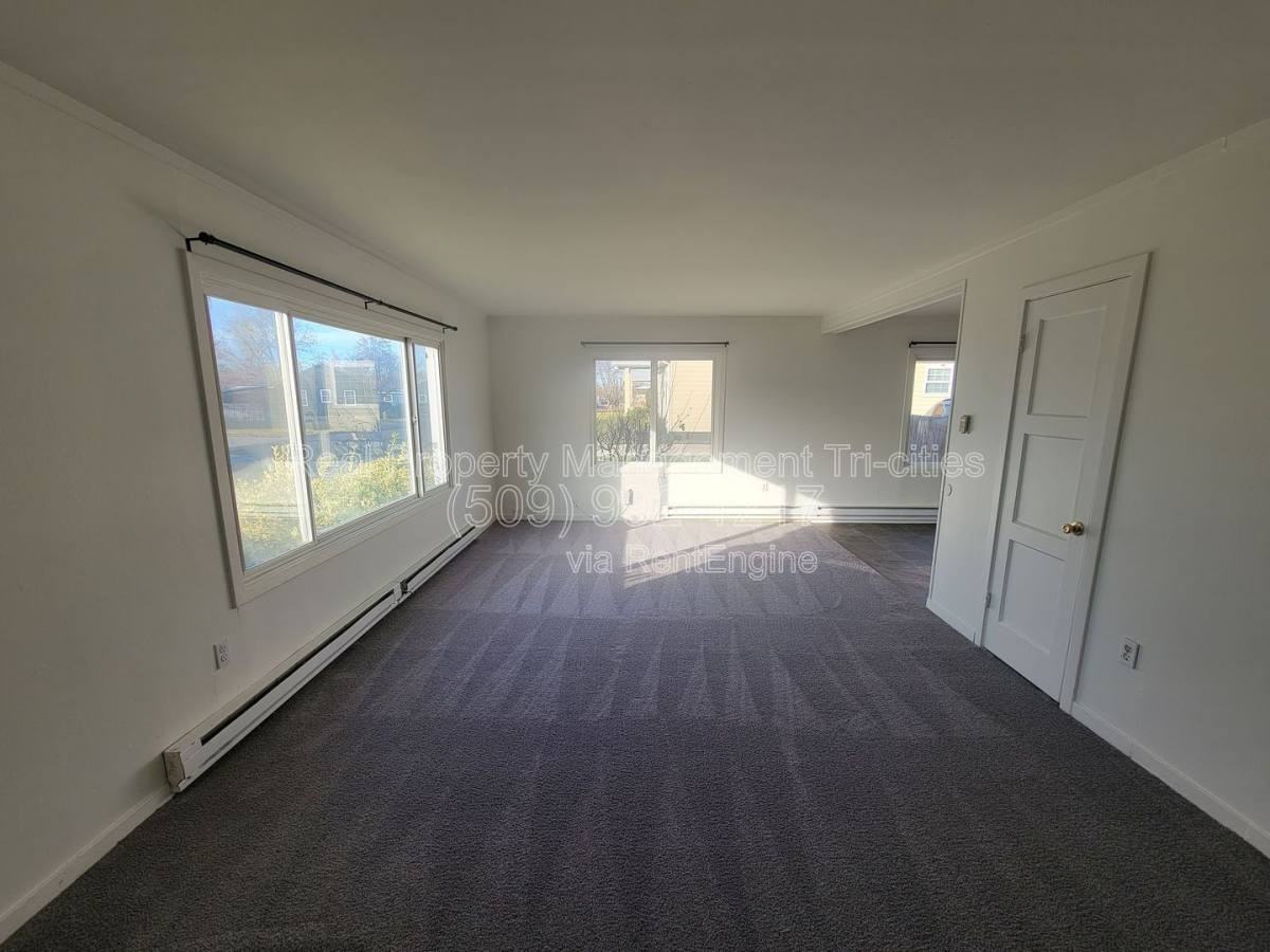 1204 Marshall Ave - Photo 2 of 9