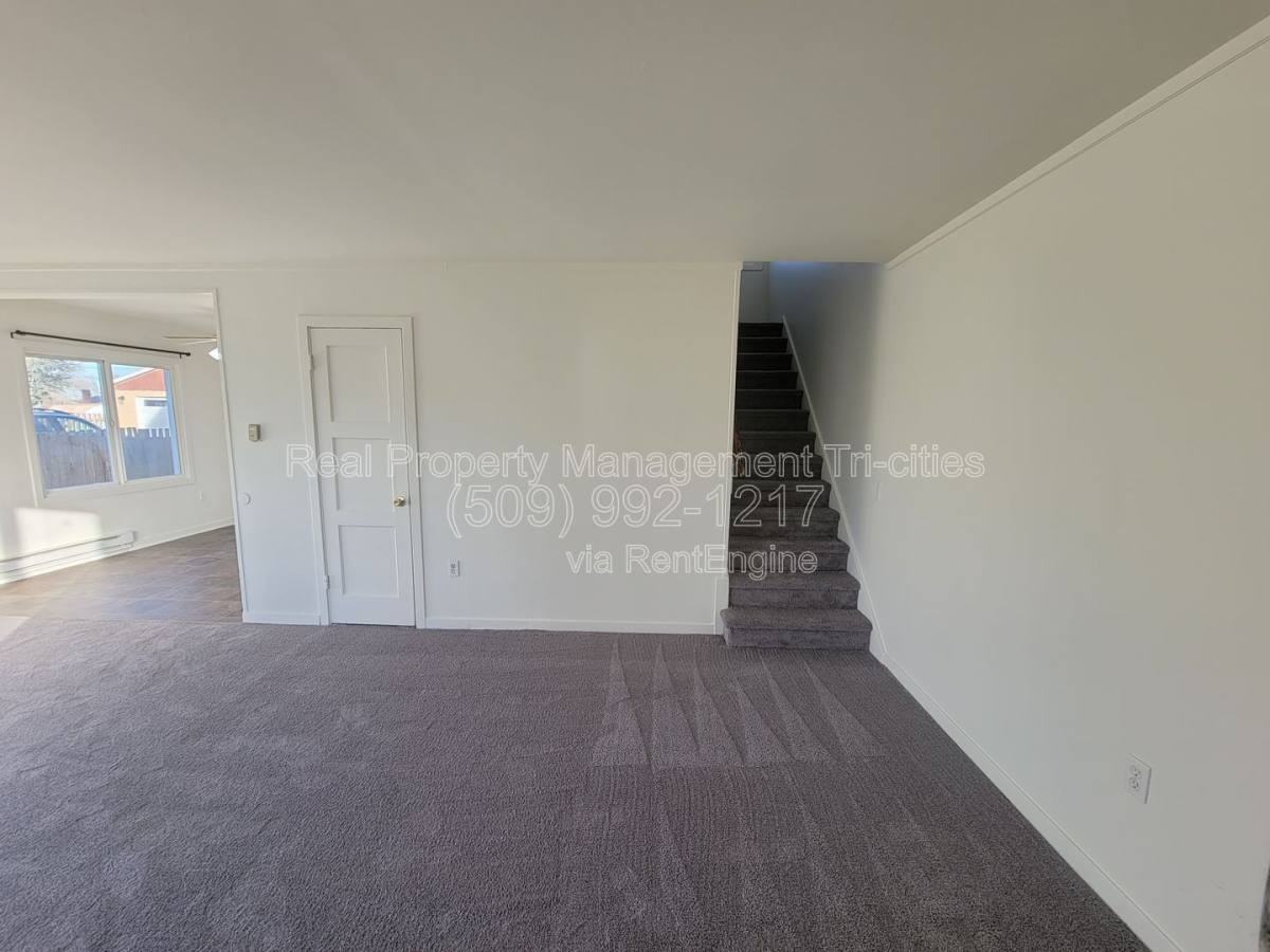 1204 Marshall Ave - Photo 3 of 9
