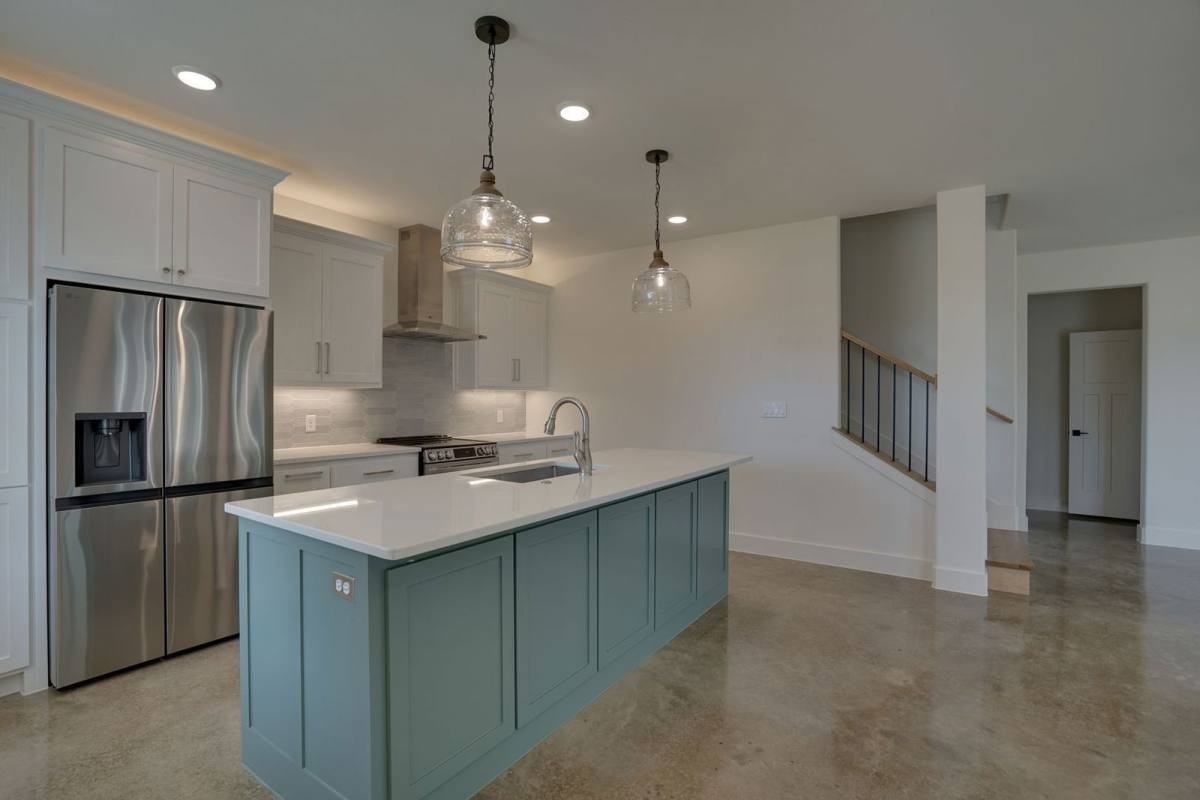 112 Cardinal Woods Ct - Photo 2 of 8