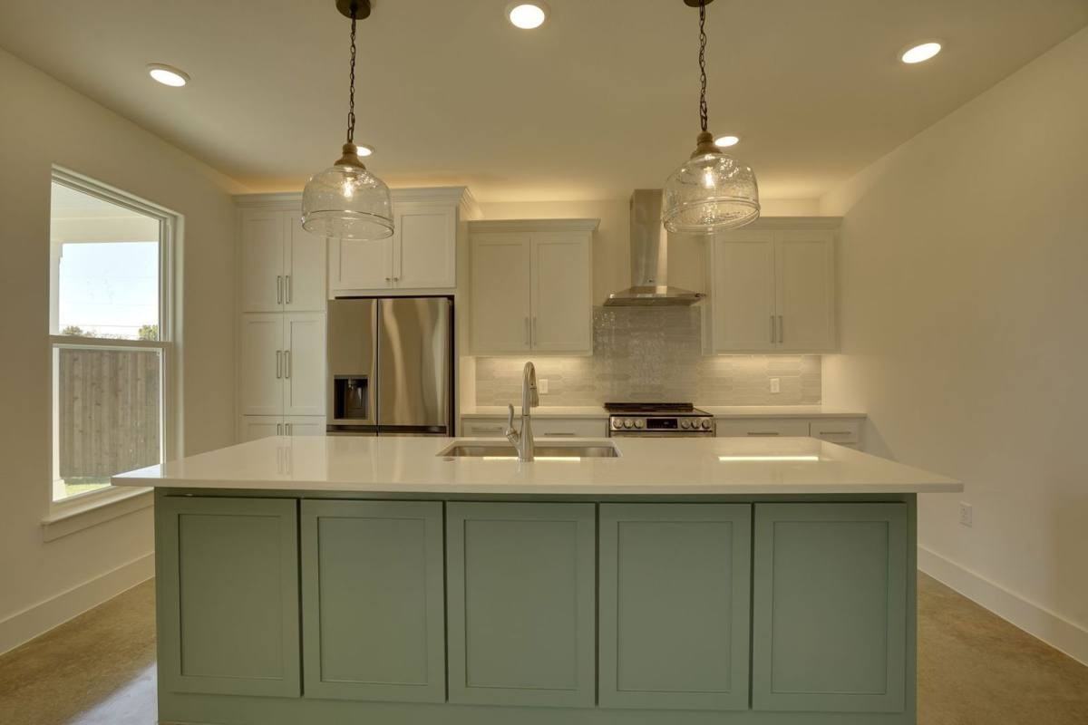 112 Cardinal Woods Ct - Photo 3 of 8