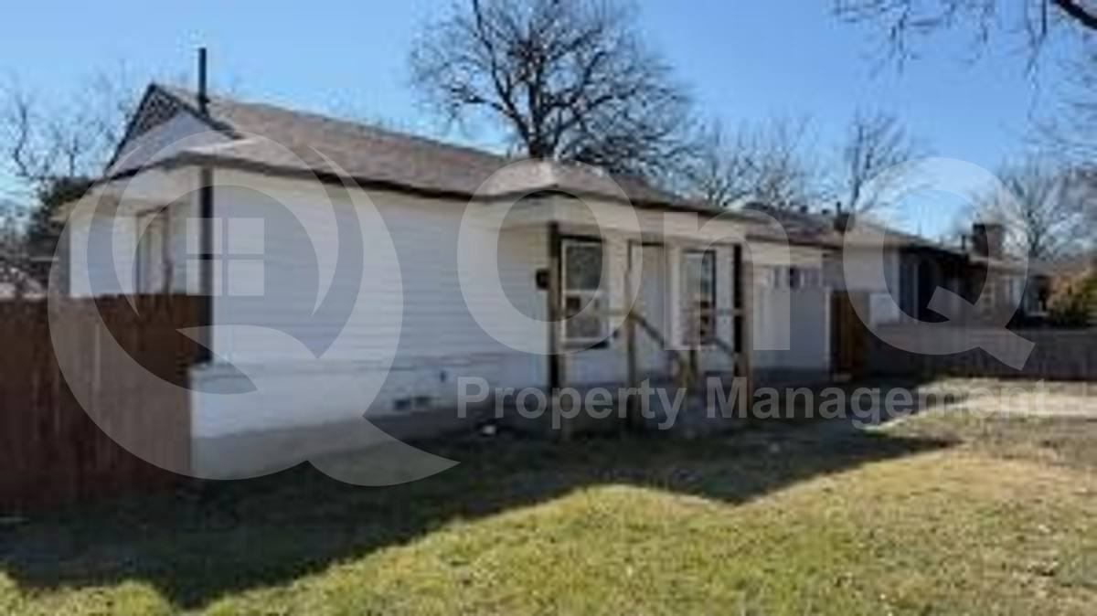 2554 Marfa Ave - Photo 3 of 10