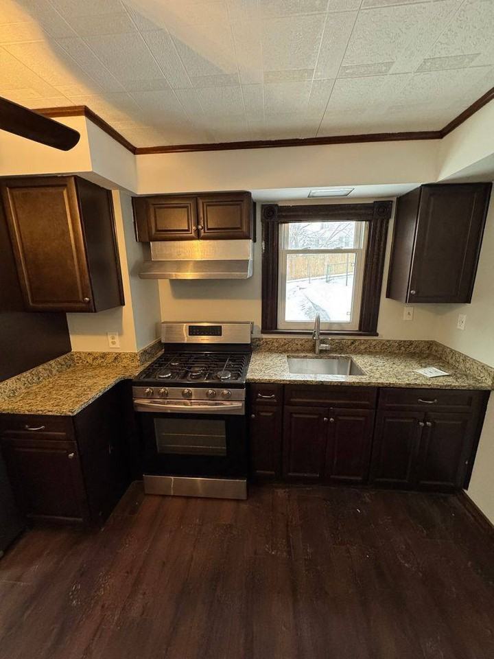 2504 Olympia St - Photo 6 of 10