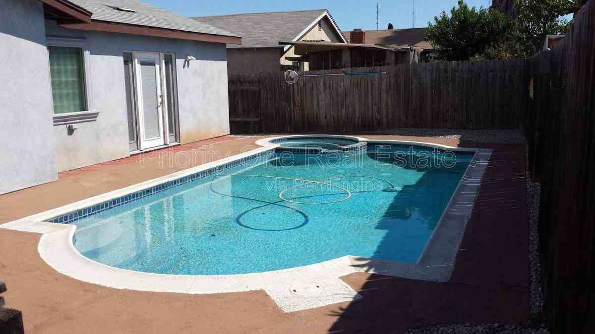 10360 Londonderry Ave - Photo 2 of 9