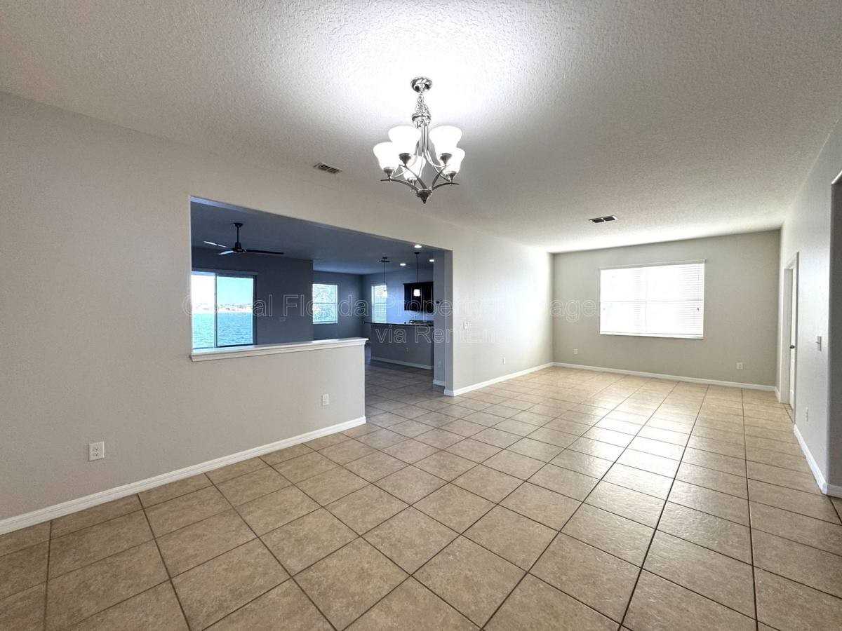 3040 Youngford St - Photo 2 of 10