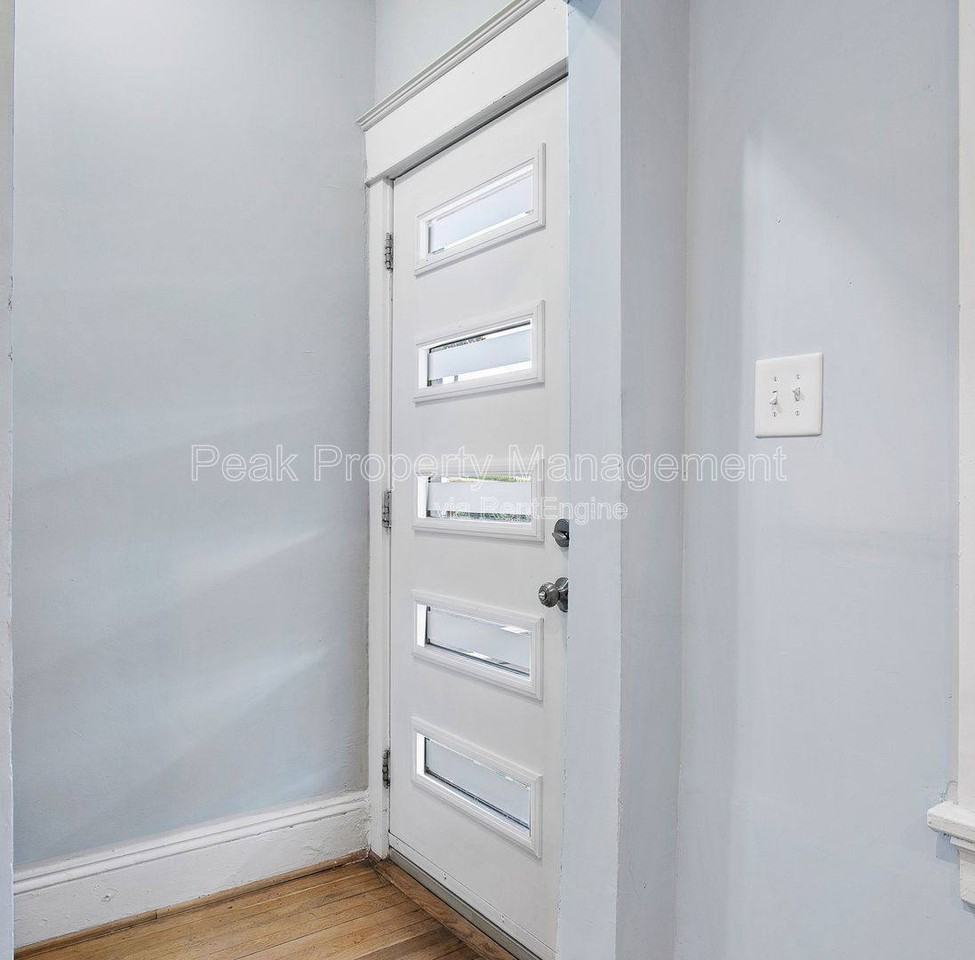 2818 N St - Photo 6 of 8