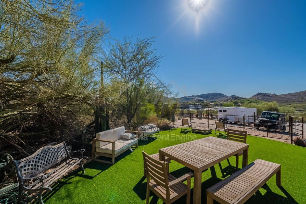 1902 E Cortez St - Photo 4 of 10