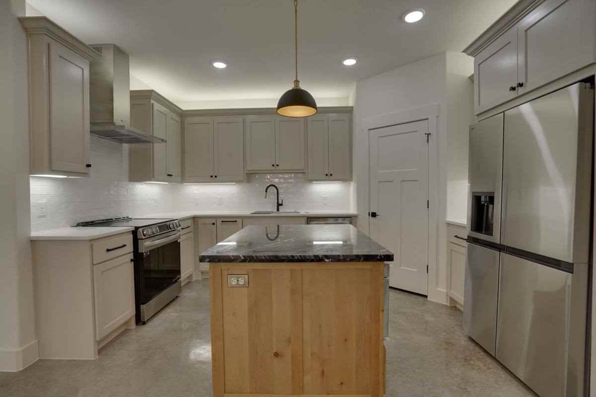 108 Cardinal Woods Ct - Photo 2 of 9