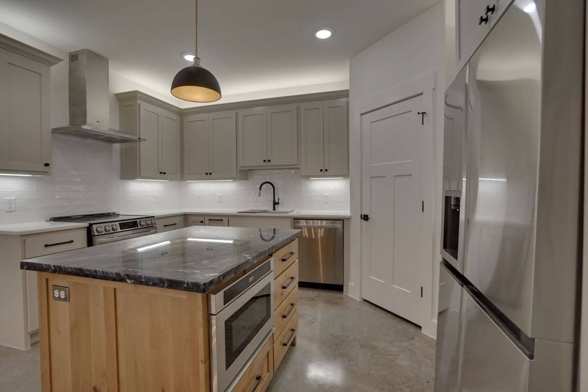 108 Cardinal Woods Ct - Photo 3 of 9