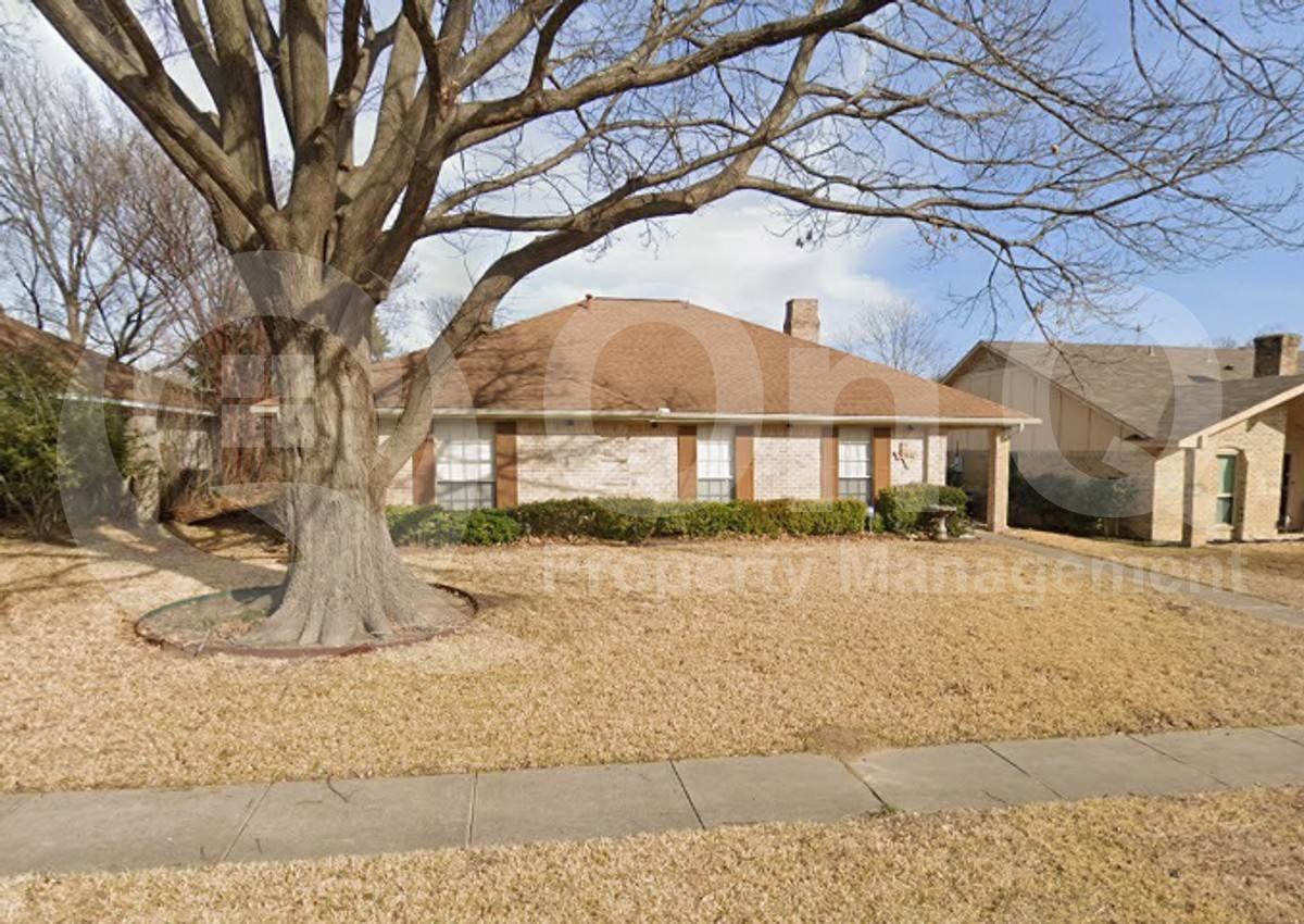 1434 Creekwood Ln - Photo 2 of 10