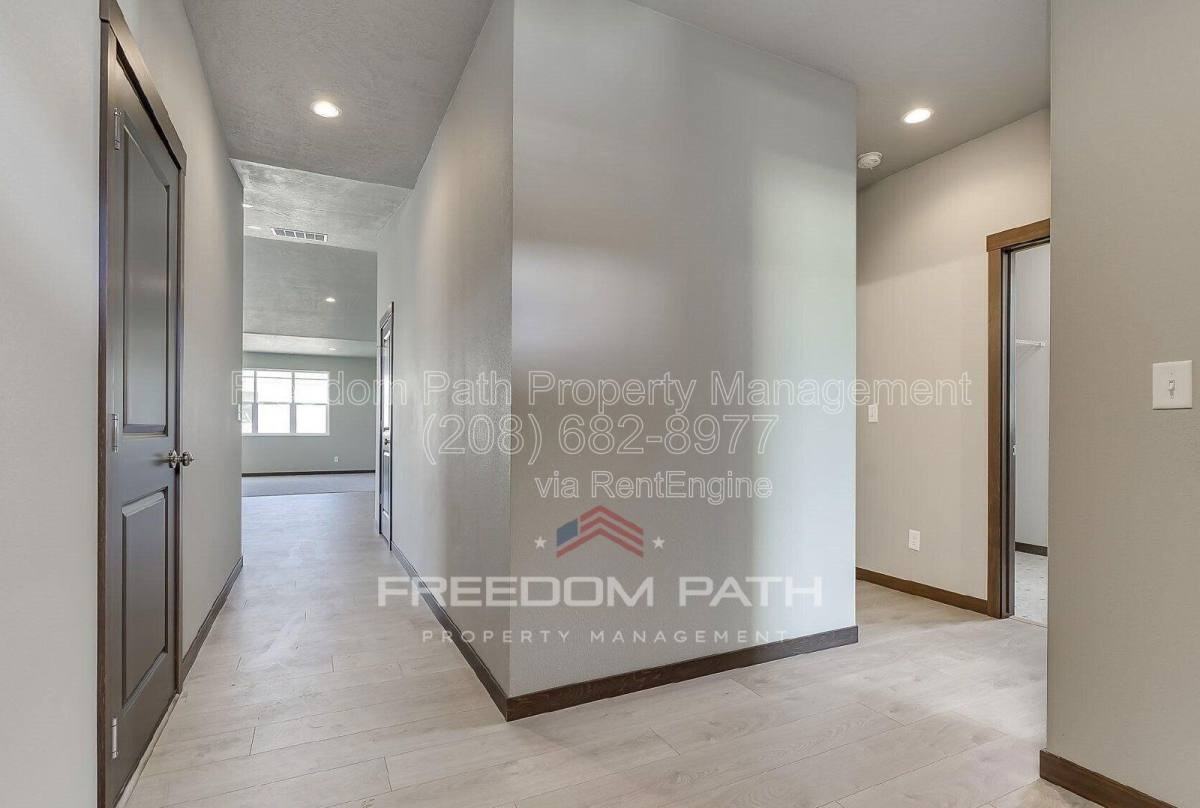 176 N Inkwood St - Photo 2 of 10