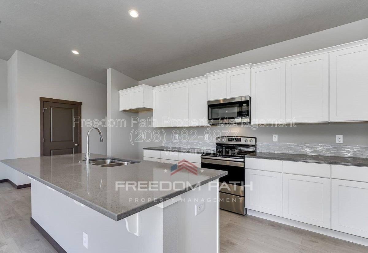 176 N Inkwood St - Photo 3 of 10