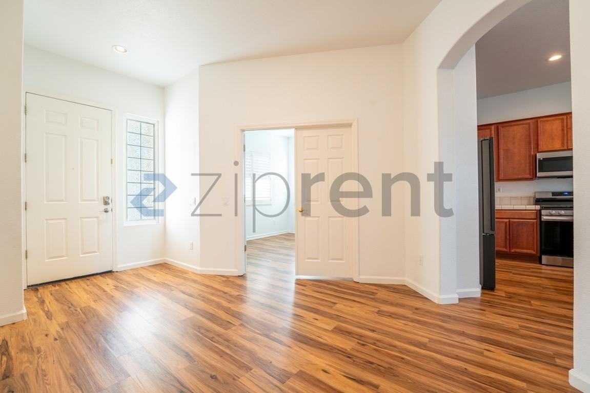 7421 Earlsmoore Dr - Photo 4 of 48