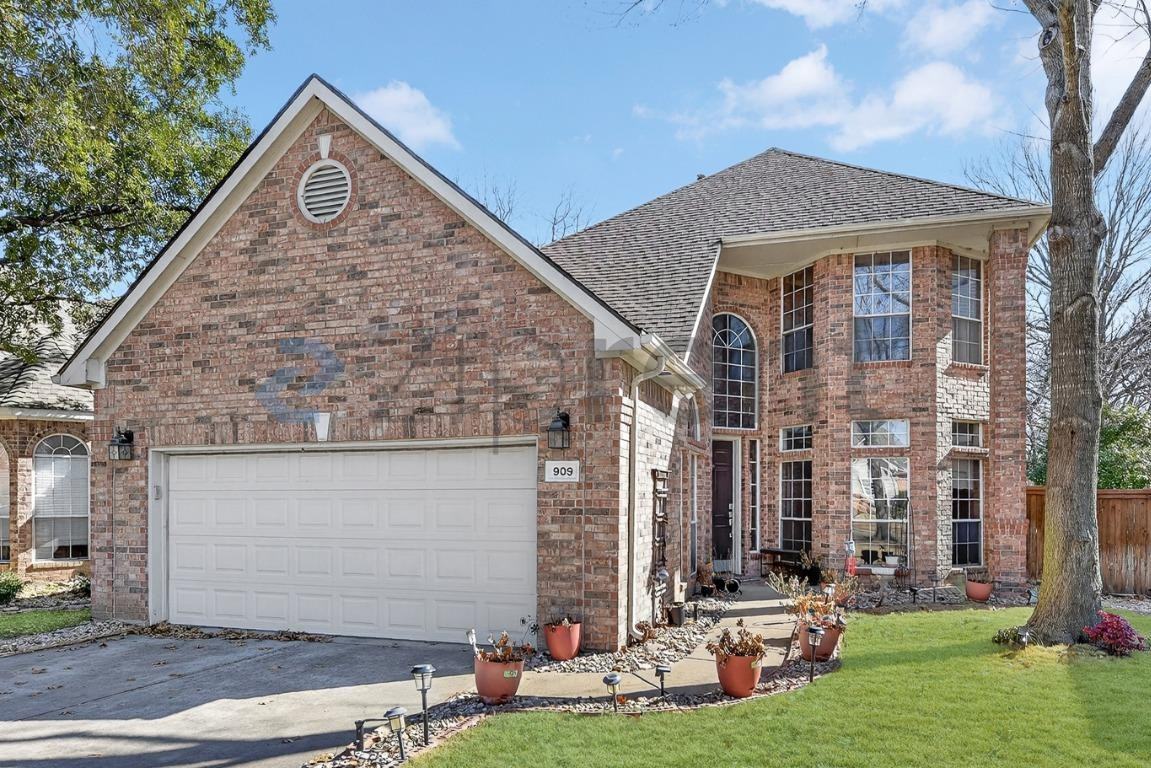 909 Parker Dr - Photo 2 of 35