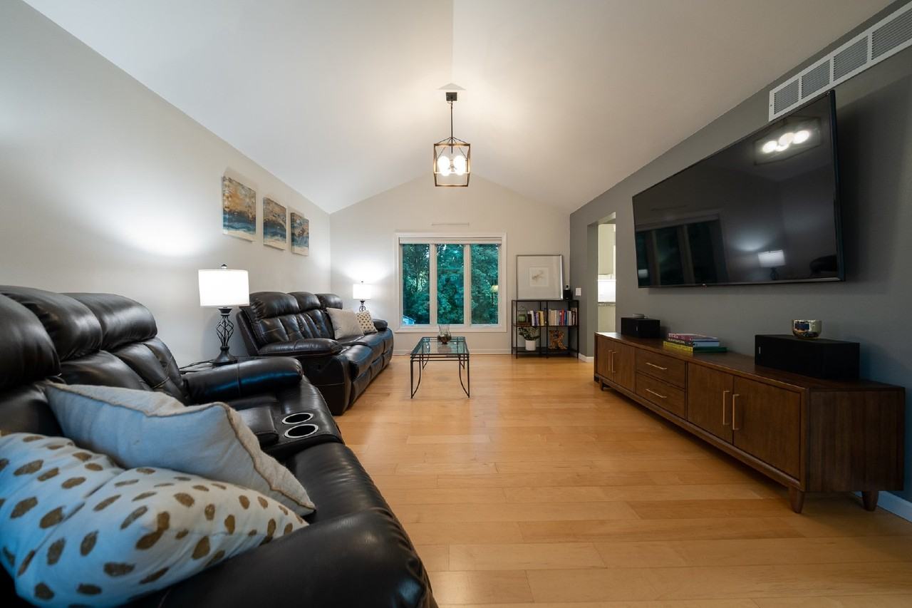 6323 Valley View Rd - Photo 4 of 36