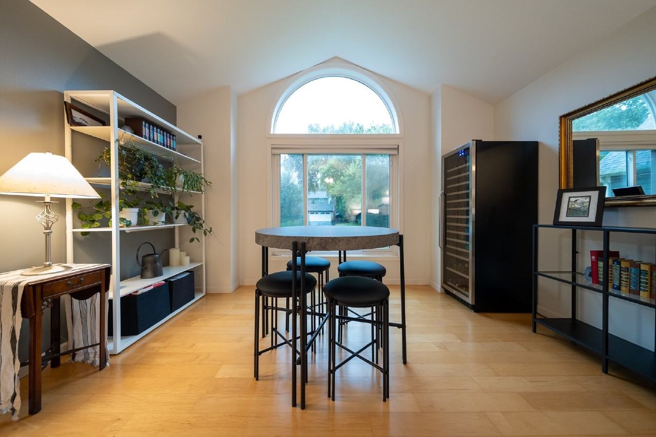 6323 Valley View Rd - Photo 5 of 36