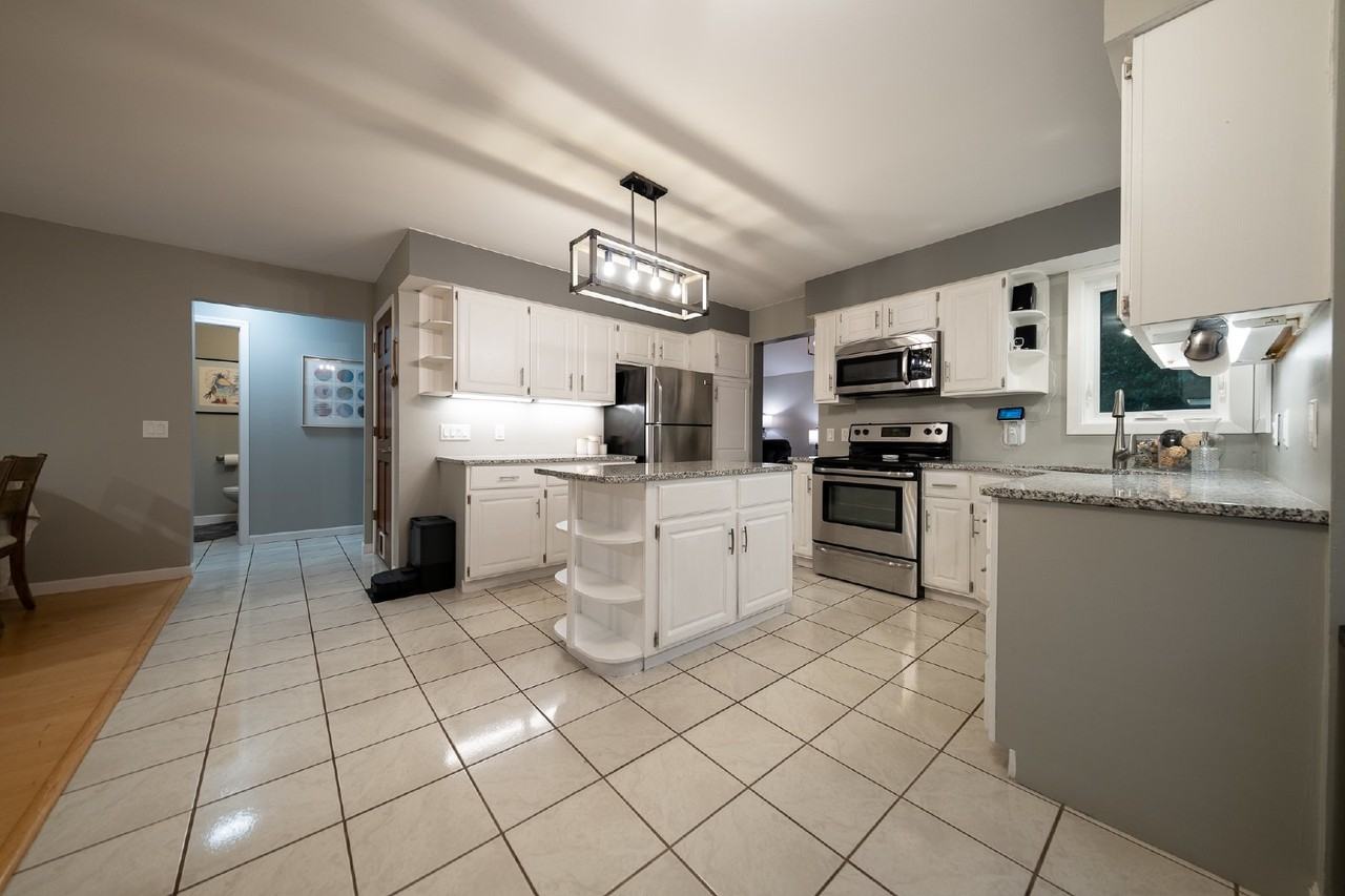 6323 Valley View Rd - Photo 6 of 36