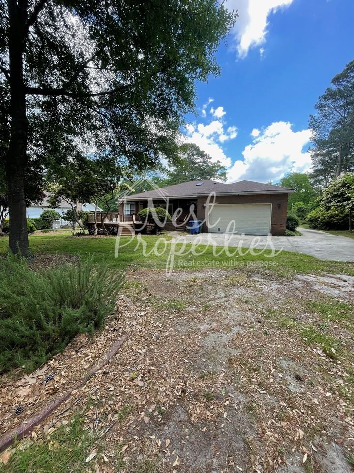 1429 Adella St - Photo 3 of 9