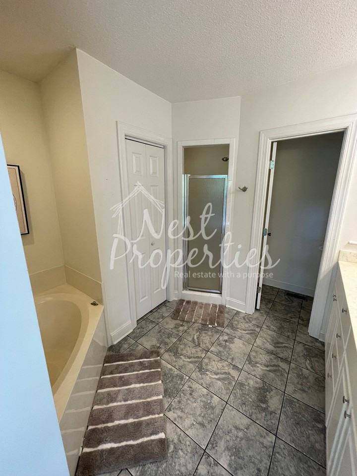 1429 Adella St - Photo 7 of 9