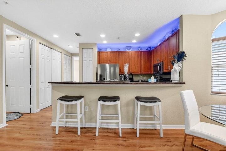 1371 Boynton Beach Boulevard - Photo 4 of 9