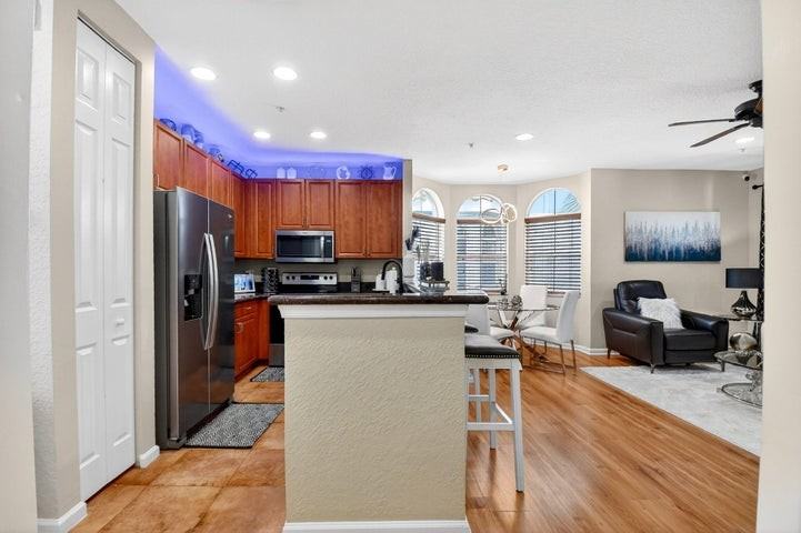 1371 Boynton Beach Boulevard - Photo 5 of 9