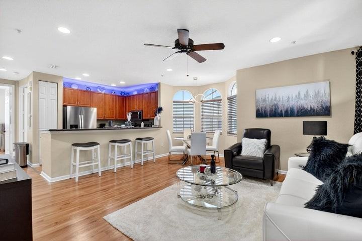 1371 Boynton Beach Boulevard - Photo 6 of 9