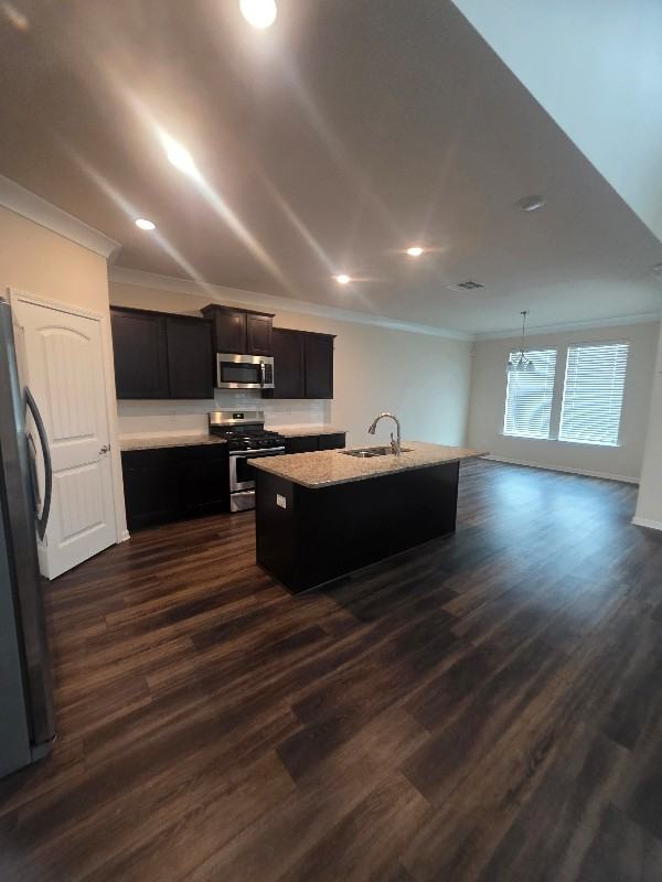 1393 Shipyard Dr - Photo 2 of 16