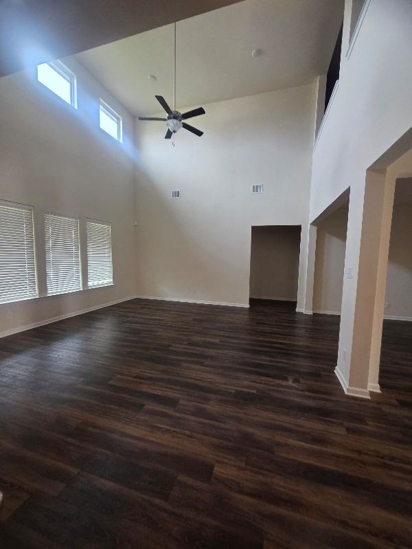 1393 Shipyard Dr - Photo 3 of 16