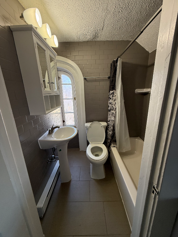 406 N Loudoun St #10 - Photo 2 of 10