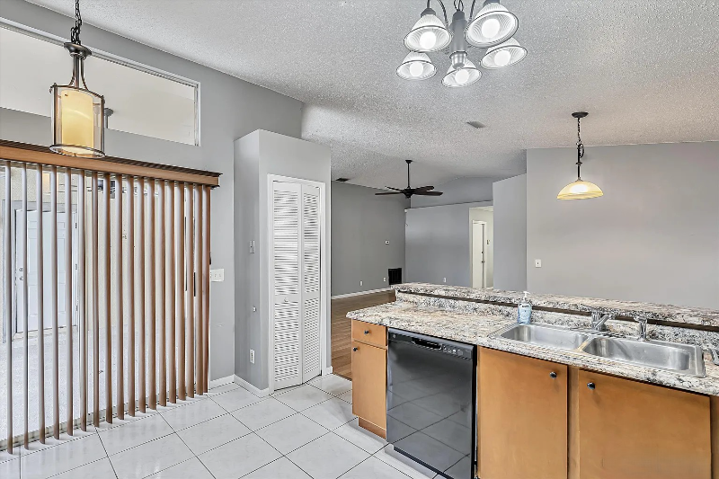 24139 Twin Ct - Photo 6 of 20