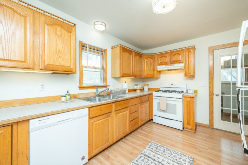 1708 Se 1st St - Photo 4 of 13