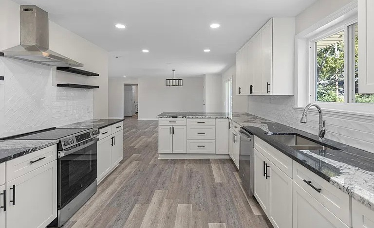 960 Soaring Dr - Photo 4 of 8