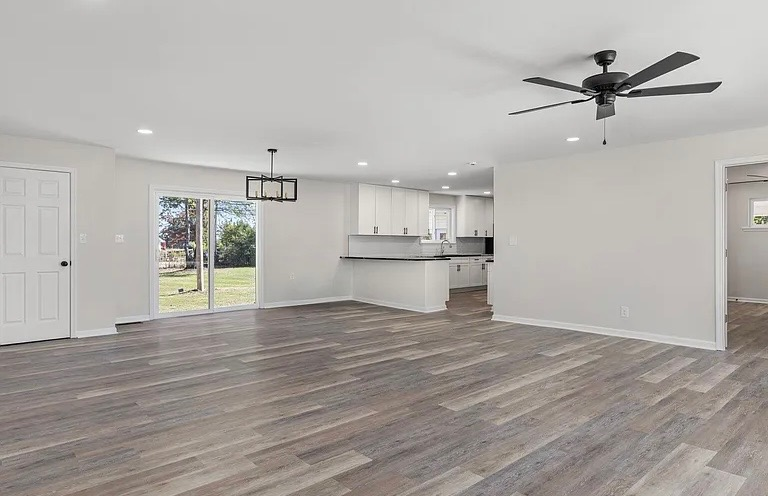 960 Soaring Dr - Photo 5 of 8