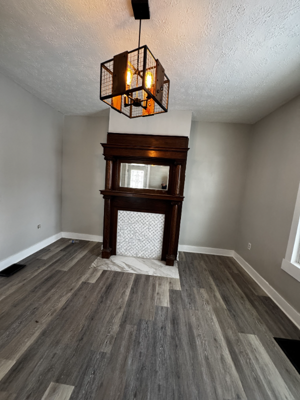 53 N Oakley Ave - Photo 3 of 15