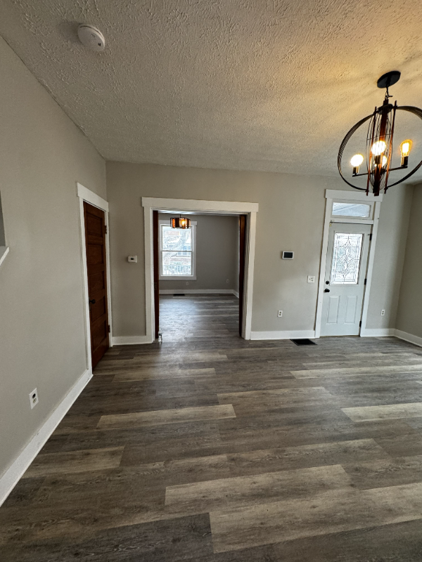 53 N Oakley Ave - Photo 4 of 15