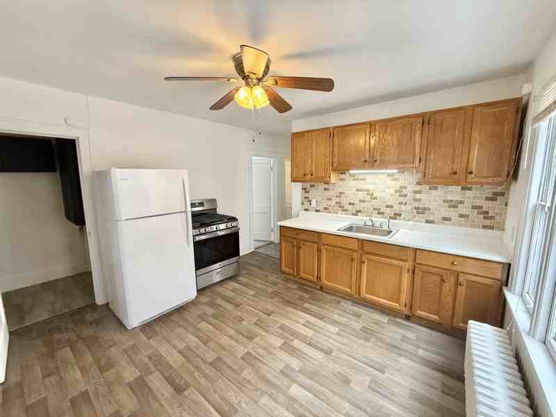 736 N Pearl St #1F - Photo 2 of 11