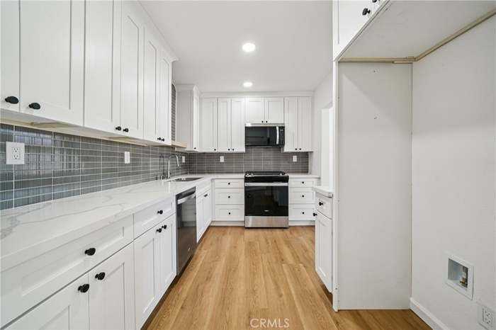 1221 Cummings Way - Photo 3 of 17