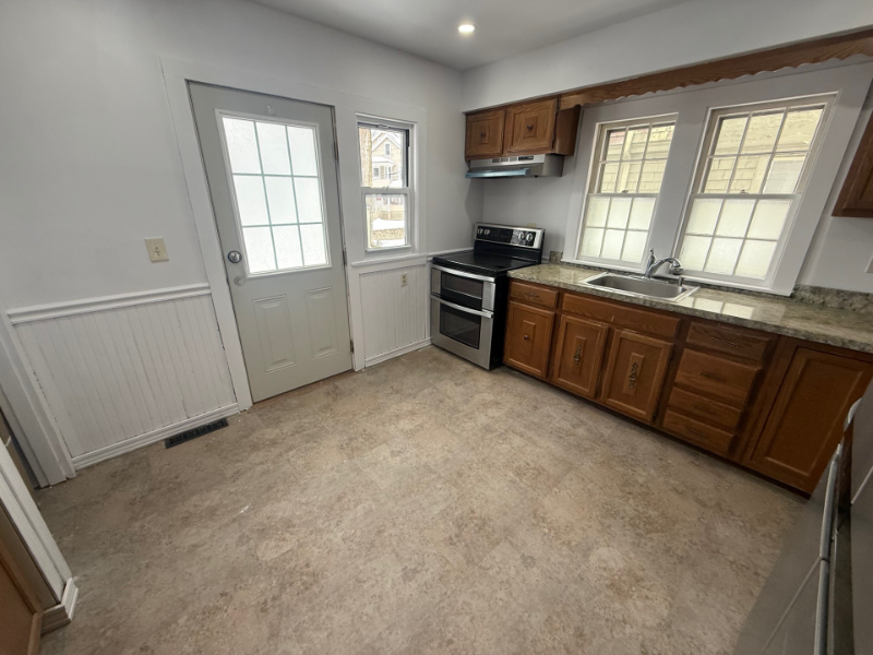 114 Hawthorne Ave #114 - Photo 3 of 10