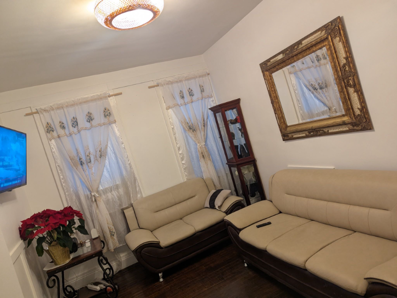 217 John St - Photo 2 of 8