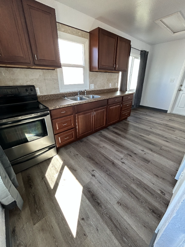 221 9th Ave S - Photo 6 of 7