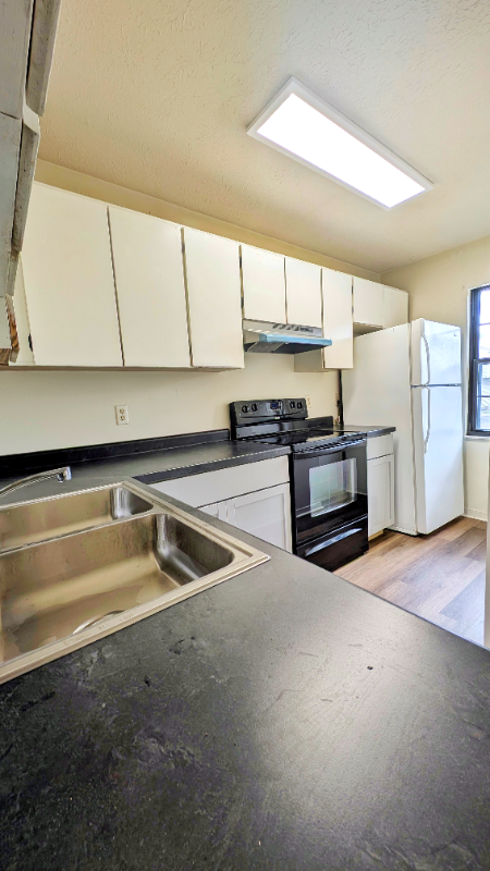 533 E Graham Pl - Photo 5 of 22