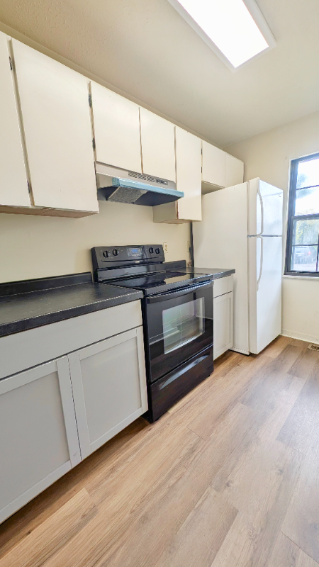 533 E Graham Pl - Photo 6 of 22