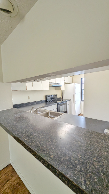 533 E Graham Pl - Photo 7 of 22