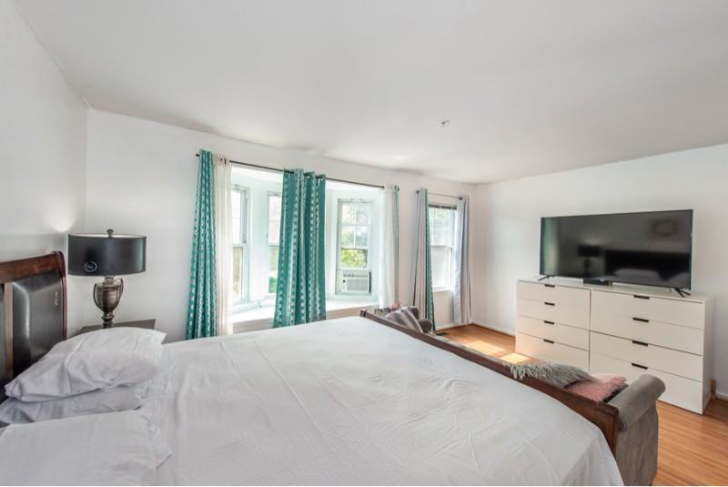 259 Prince St - Photo 4 of 10