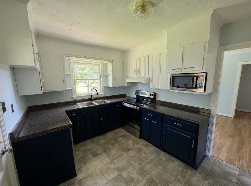 2810 6th Ave - Photo 6 of 9