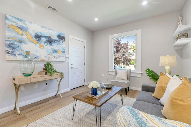 336 E Washington Ave - Photo 3 of 13