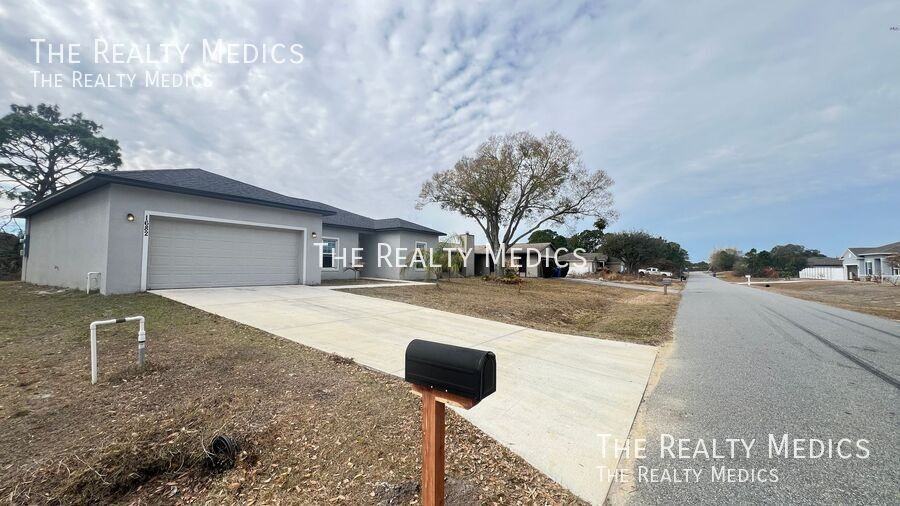 1682 Waneta St Se - Photo 2 of 35