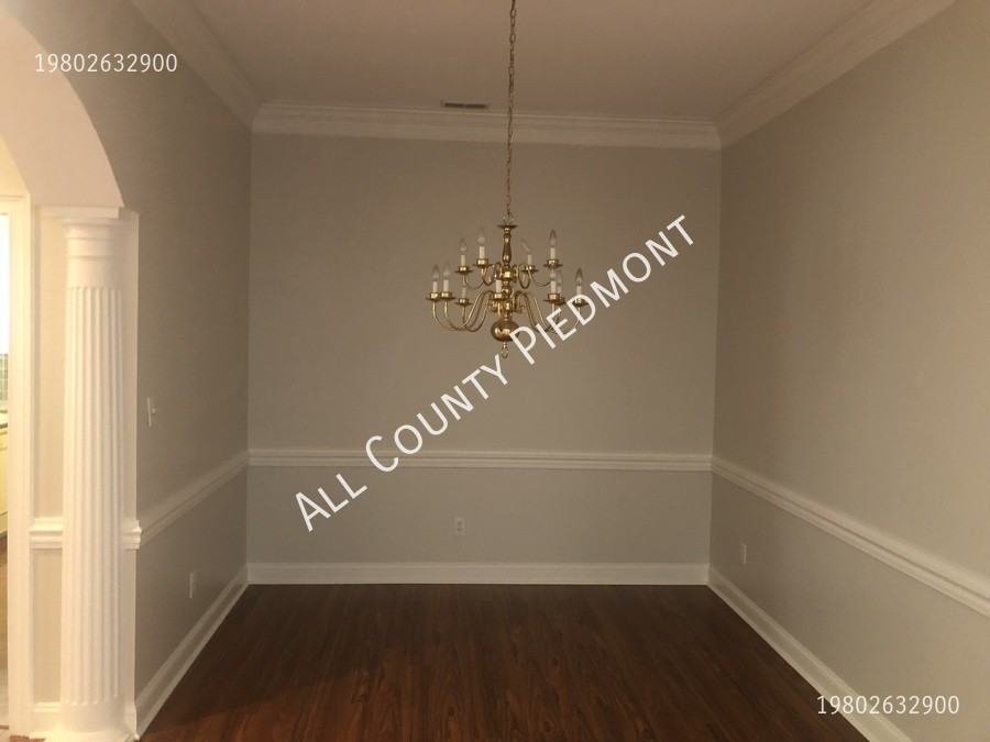 509 Scarboro Ln - Photo 3 of 11