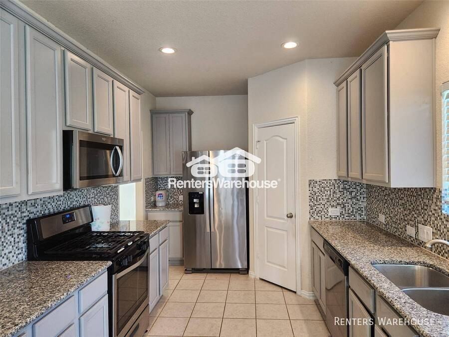 12708 S Shore Dr - Photo 4 of 17