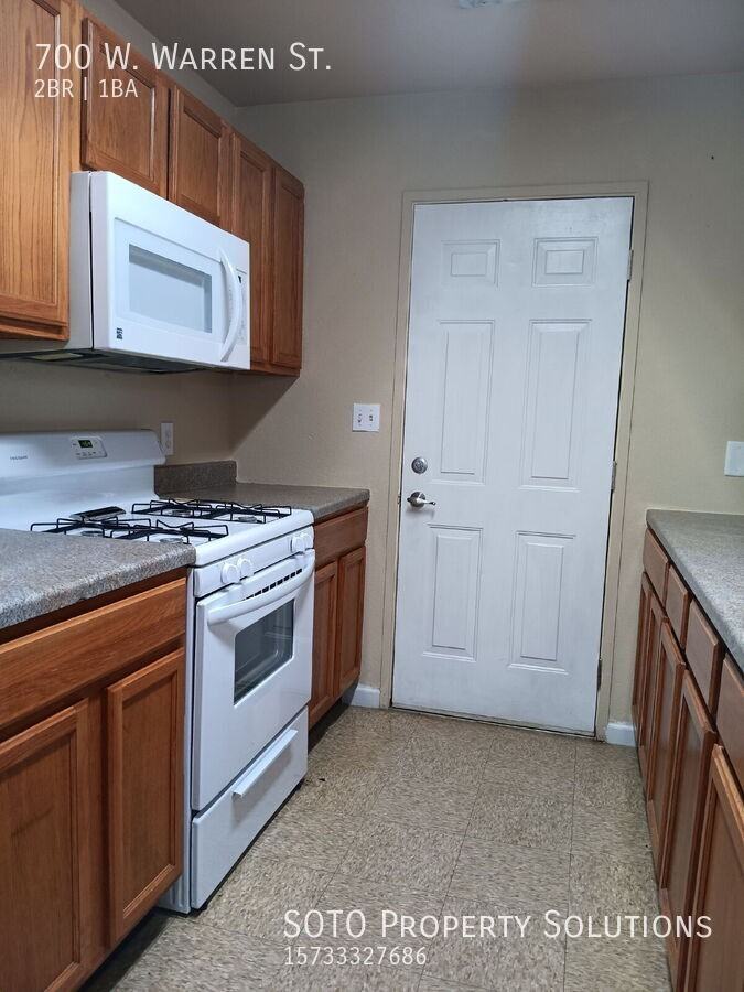 700 Warren St - Photo 4 of 11